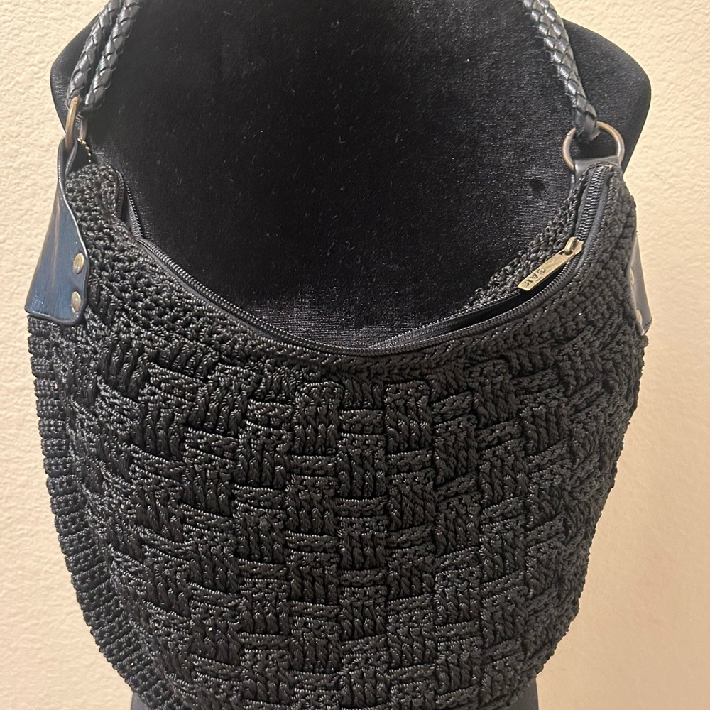 THE SAK -BLACK BAG  BODY:100%POLYPROPYLENE STRAP: 100% LEATHER LINING:100% NYLON